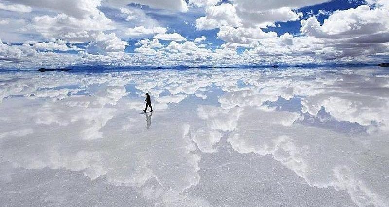 Vẻ kỳ ảo của cánh đồng muối Salar de Uyuni lớn nhất thế giới