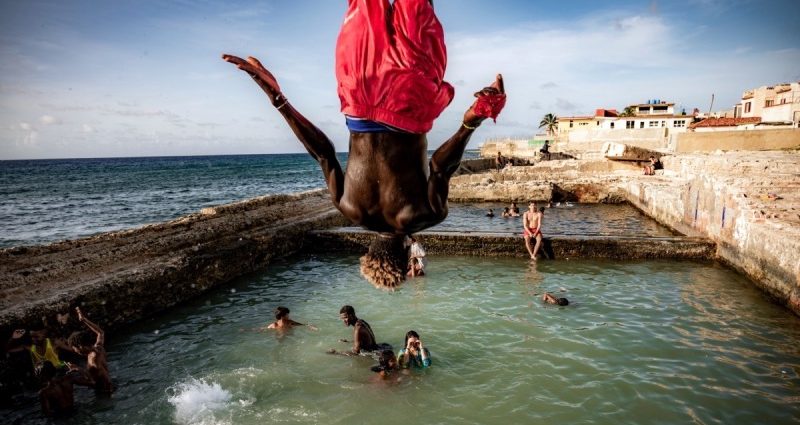 Vnmorningnews-Những bể bơi ven biển Cuba được xây từ nửa thế kỷ trước