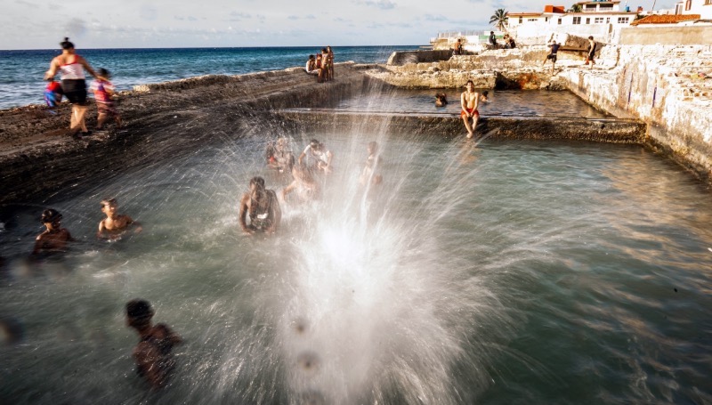 Vnmorningnews-Những bể bơi ven biển Cuba được xây từ nửa thế kỷ trước