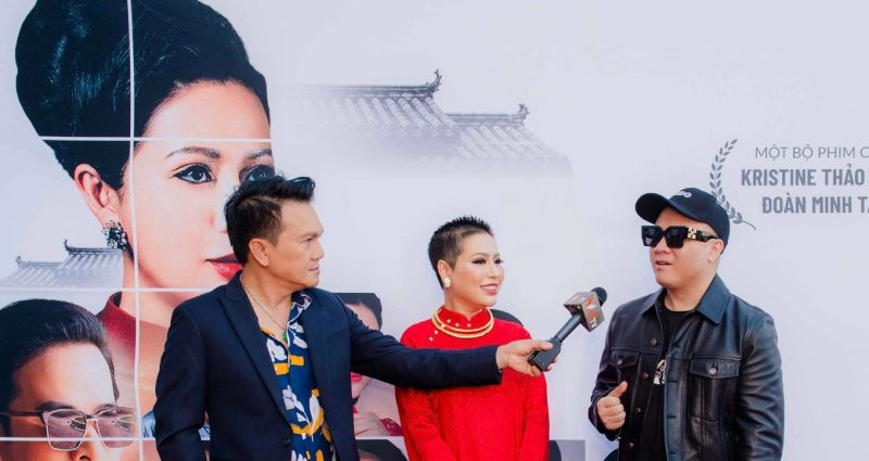 NTK Đỗ Mạnh Cường (ngoài cùng bên phải) ủng buổi Kristine Thảo Lâm ra mắt phim.