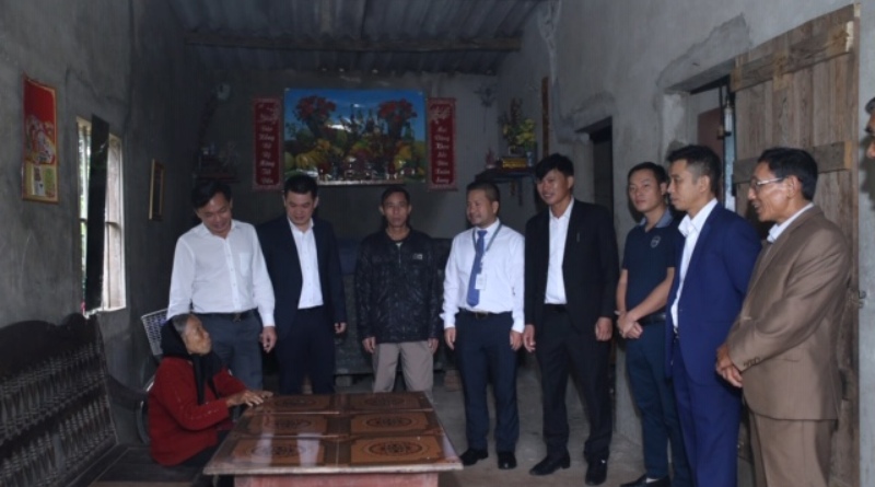 Tôn Zacs và đại lý ủy quyền trao tặng 300 mái nhà 2