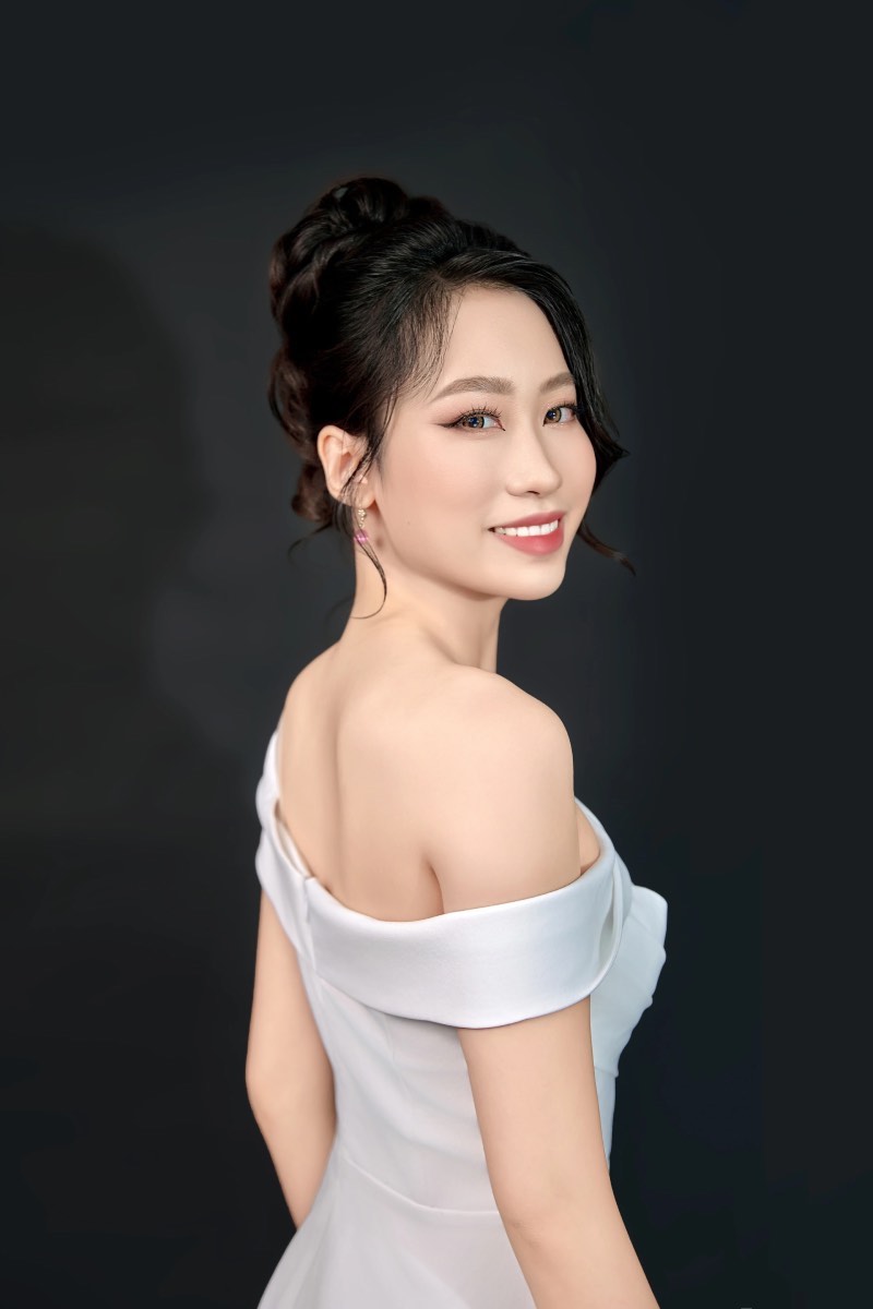 dinh-ngan-hanu-sinh-ngoai-thuong-hoa-hau-sinh-vien-2024