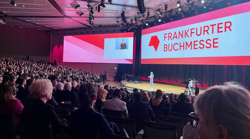 gian-hang-tp-hcm-tai-hoi-sach-frankfurt-thu-hut-nhieu-su-quan-tam-1