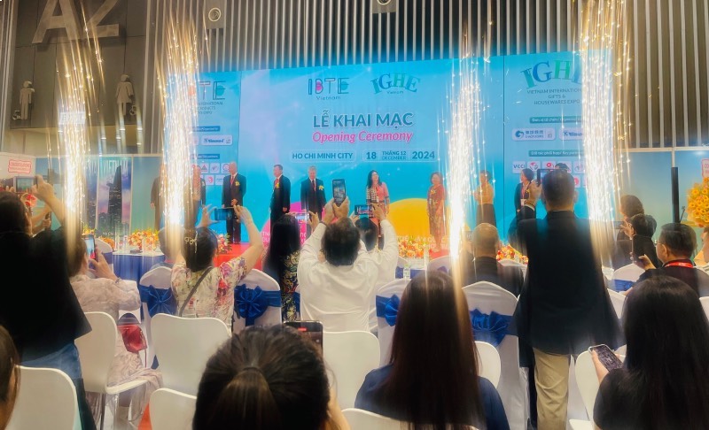 phao-hoa-khai-mac-trien-lam-quoc-te-san-pham-va-do-choi-tre-em-bte-2024-cung-trien-lam-quoc-te-qua-tang-va-do-gia-dung-ighe-2024