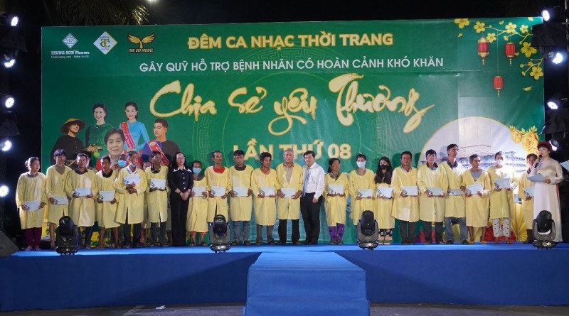 benh-vien-da-khoa-trung-uong-can-tho-to-chuc-chia-se-yeu-thuong-lan-8-trao-tang-2