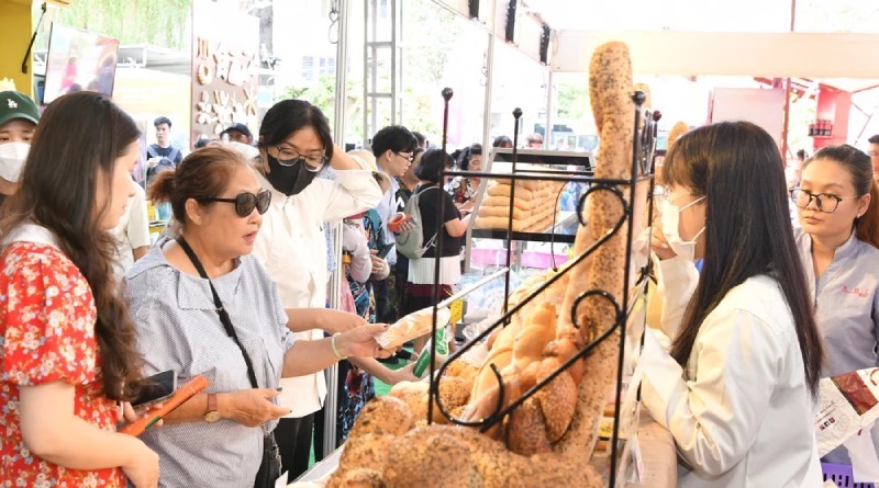 banh-mi-le-hoi-banh-mi-gion-ngon-banh-mi-dam-vi-ca-phe-dien-ra-som-2025