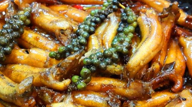 com-ngon-nhung-nho-gao-nang-thom-cho-dao-ca-b ong-dua-kho-tieu-2