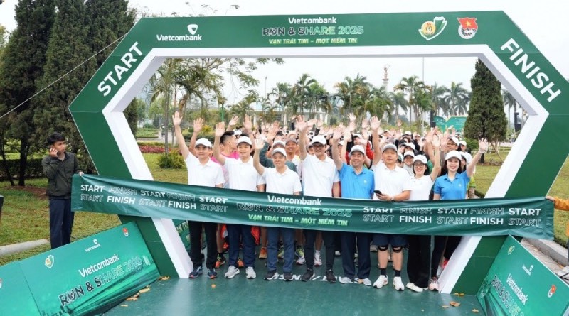 hon-500-van-dong-vien-tham-gia-giai-chay-vietcombank-run-share-2025-vcb