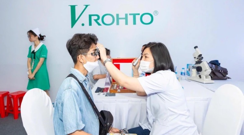 vrohto-va-20-nam-cham-soc-mat-cong-dong-kham-mat-mien-phi