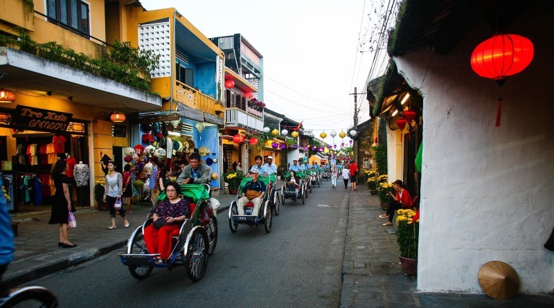 Hoi An-khach-quoc-te-du-lich-viet-nam-nhieu-hon-nho-mien-thi-thuc