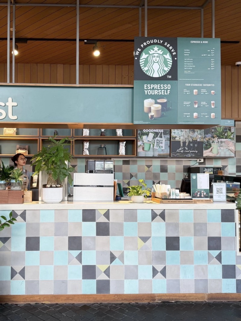 starbucks-vung-tau-khai-truong-cua-hang-view-bien-dau-tien-thuoc-he-thong-quay-bar