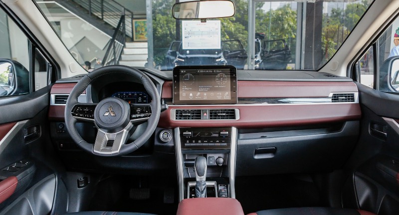 mitsubishi-xpander-cross-2025-nang-cap-vi-the-mpv-suv-do-thi-bang-dieu-khien