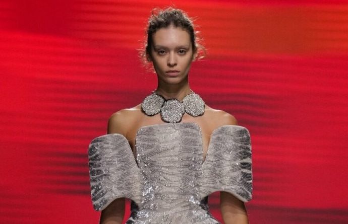 phan-dang-hoang-dua-lanh-my-a-den-san-dien-milan-fashion-week-xuan-he-2026-thumbnail