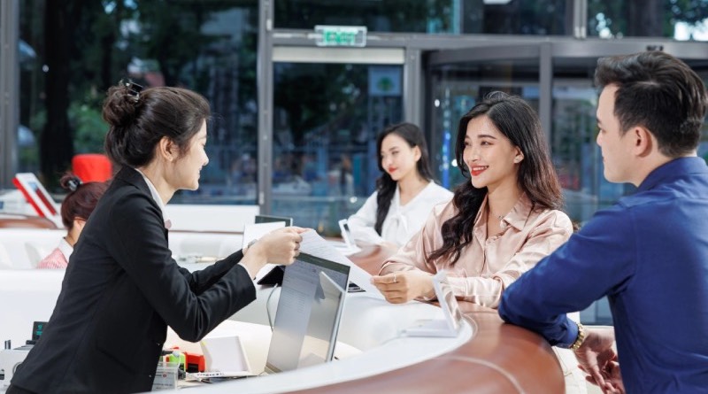 techcombank-lai-ky-luc-hon-23-000-ty-dong-sau-9-thang-dan-dau-nganh-ngan-hang-tu-nhan-viet-nam-giao-dich