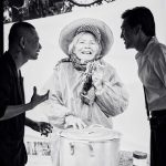 trien-lam-anh-too-happy-to-tell-hanh-phuc-gian-di-qua-doi-mat-thien-minh-anh-chup