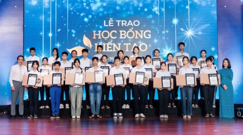 vinschool-trao-hoc-bong-kien-tao-cho-hang-tram-hoc-sinh-30-em