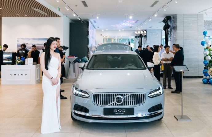 volvo-car-saigon-khai-truong-showroom-moi-chuan-toan-cau-vre-ra-mat