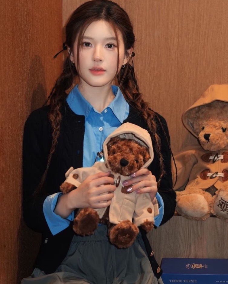 xu-huong-nail-mat-meo-mau-tim-tu-khi-dong-lai-bieu-tuong-may-man-va-thinh-vuong-dien-vien