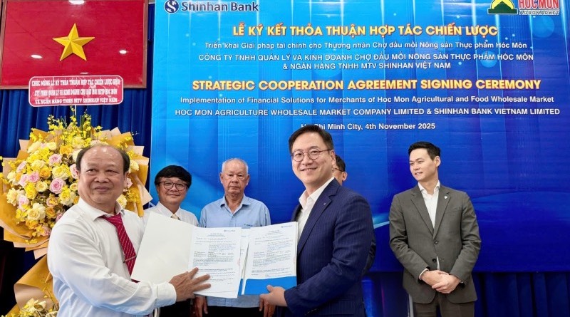 Hinh le ky ket-gan-hang-shinhan-viet-nam-hop-tac-cho-dau-moi-hoc-mon-giai-phap-vay-von-linh-hoat-cho-ho-kinh-doanh-va-doanh-nghiep-nho