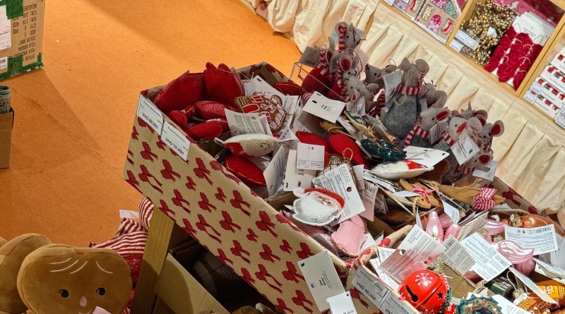 lang-giang-sinh-union-square-diem-check-in-mua-le-hoi-dang-hut-gioi-tre-tp-hcm-trang-tri-2