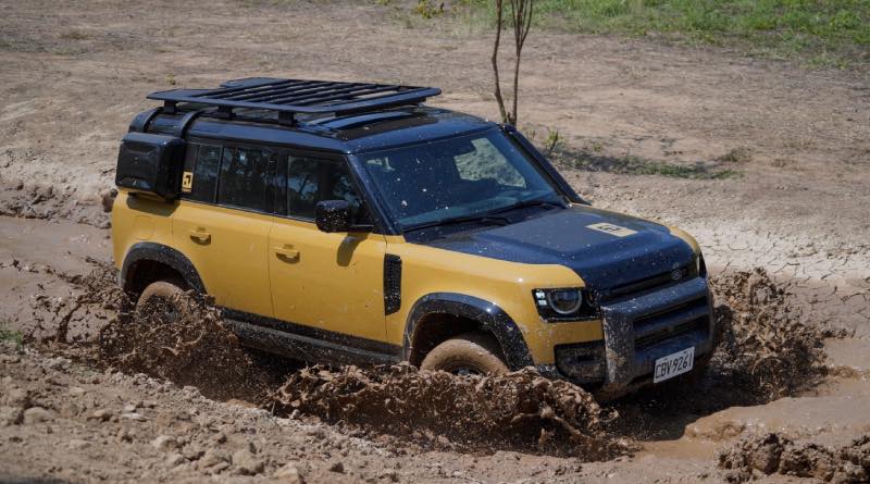 defender-trophy-viet-nam-dia-hinh