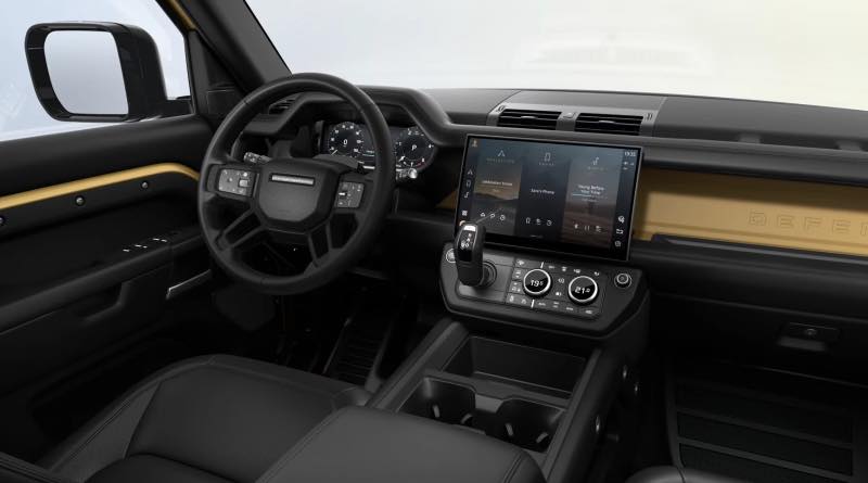 defender-trophy-viet-nam-tay-lai