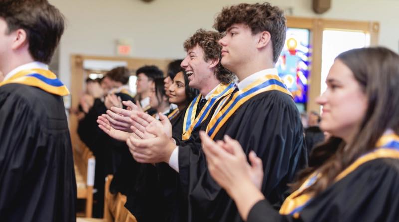 hoc-bong-st-johns-kilmarnock-school-canada-ty-le-dau-dai-hoc-cao