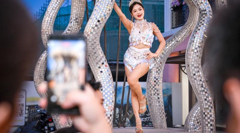 vui-fest-cat-ba-o-dau-co-gi-san-khau-cat-ba