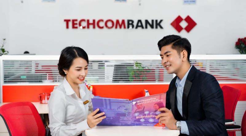 techcombank-thu-phi-dich-vu-bao-nhieu-ngan-hang