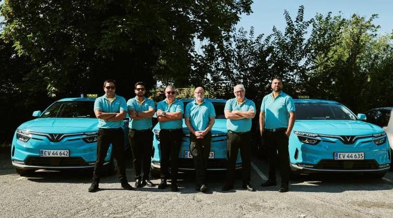 green-sm-ra-mat-taxi-dien-tai-dan-mach-TAI-XE