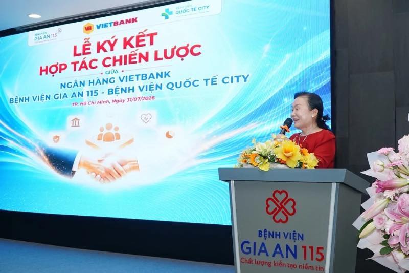 Madam Trần Thị Lâm phát biểu tại lễ ký kết hợp tác Gia An 115 và Vietbank hop-tac-he-sinh-thai-y-te-tai-chinh-gia-an-115-city-vietbank-gia-an