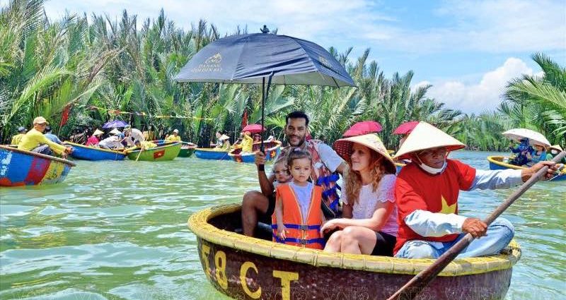 da-nang-top-6-chau-a-khach-quay-lai-boi-xuong