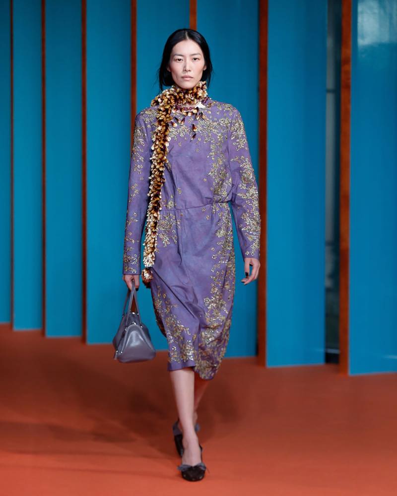 tory-burch-xuan-he-2027-niem-vui-mac-dep-mau-tim