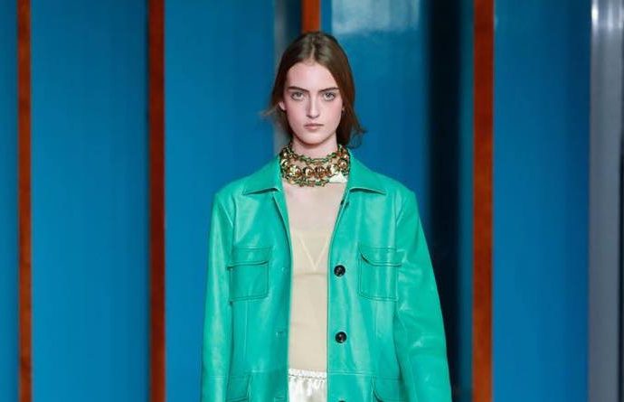 tory-burch-xuan-he-2027-niem-vui-mac-dep-xanh-la-thumb