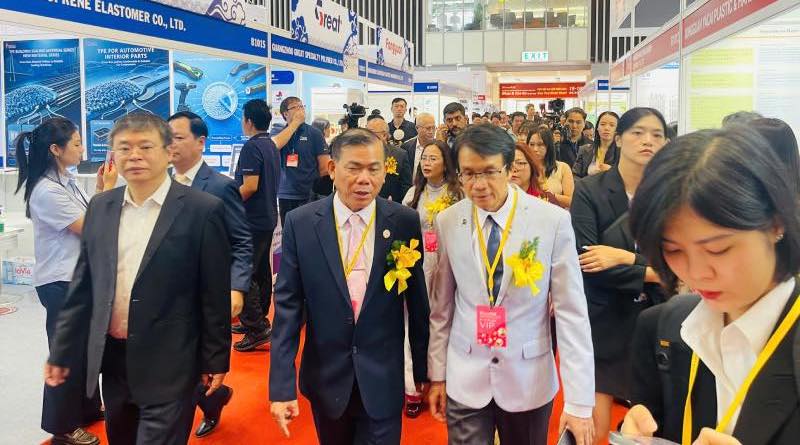 trien-lam-nhua-cao-su-vietnamplas-2026-tham-quan-2
